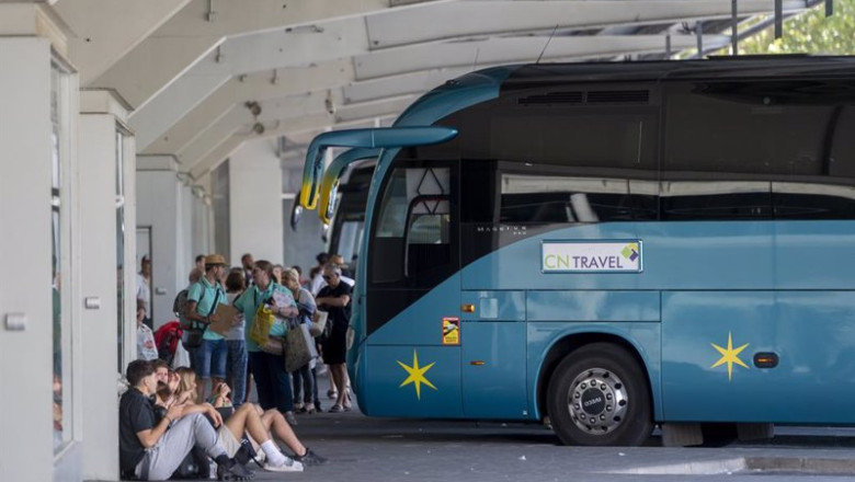 Varias personas se preparan para emprender su viaje en la estación Sur de Méndez Álvaro | Alberto Ortega - Europa Press ep varias personas se preparan para emprender su viaje en la estacion sur de mendez alvaro