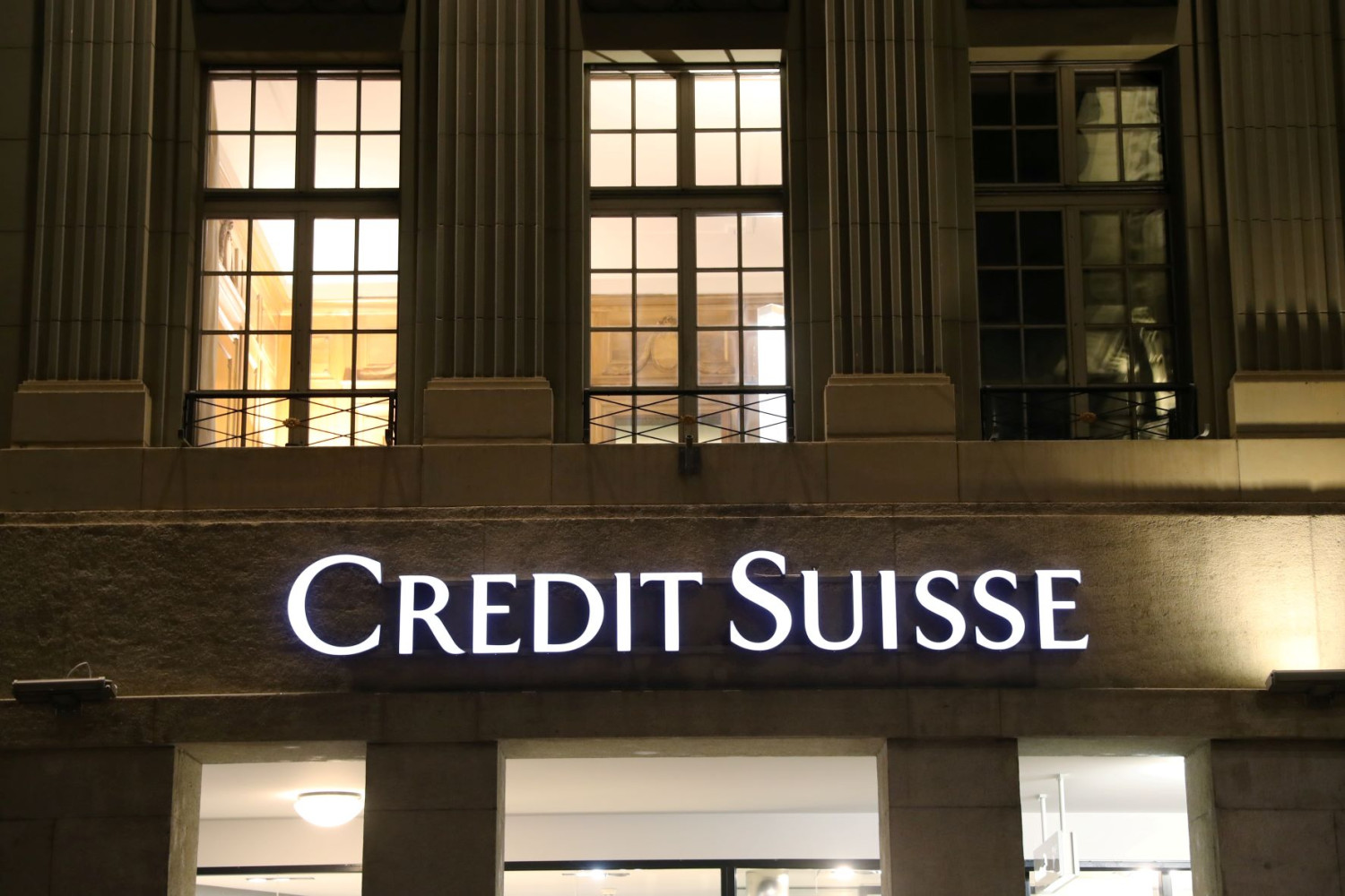 Credit Suisse coge aire y rebota con fuerza en bolsa tras el apoyo del banco central suizo