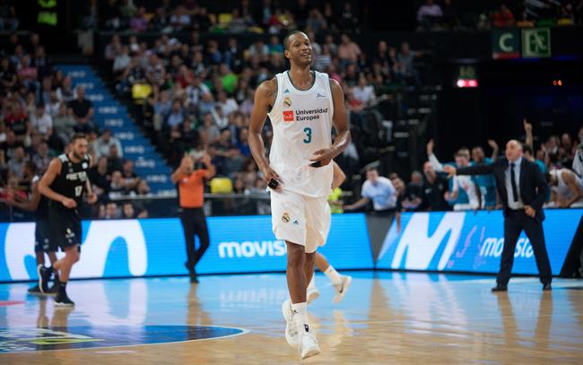 Anthony Randolph celebra una canasta en Miribilla | ACB MEDIA ep anthony randolph celebracanastamiribilla