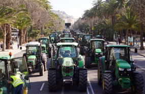 ep archivo   imagen de archivo de una protesta de agricultores con una concentracion de tractores en