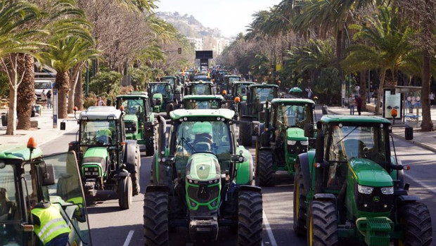 ep archivo   imagen de archivo de una protesta de agricultores con una concentracion de tractores en