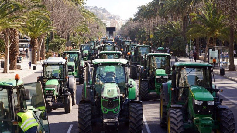 ep archivo imagen de archivo de una protesta de agricultores con una concentracion de tractores en ep archivo imagen de archivo de una protesta de agricultores con una concentracion de tractores en