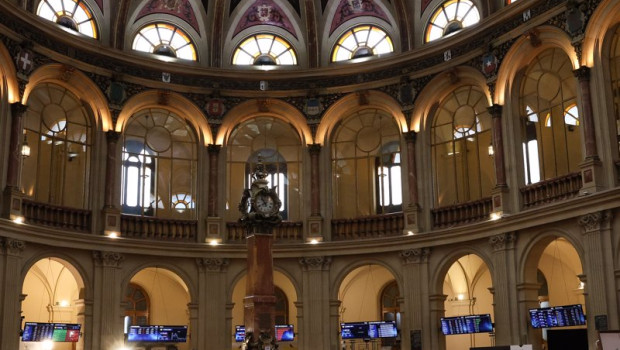 ep archivo   paneles del ibex 35 en el palacio de la bolsa