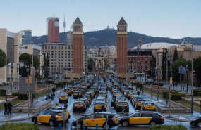 ep centenares de taxis durante una movilizacion convocada por elite taxi y stac en defensa de la ep centenares de taxis durante una movilizacion convocada por elite taxi y stac en defensa de la