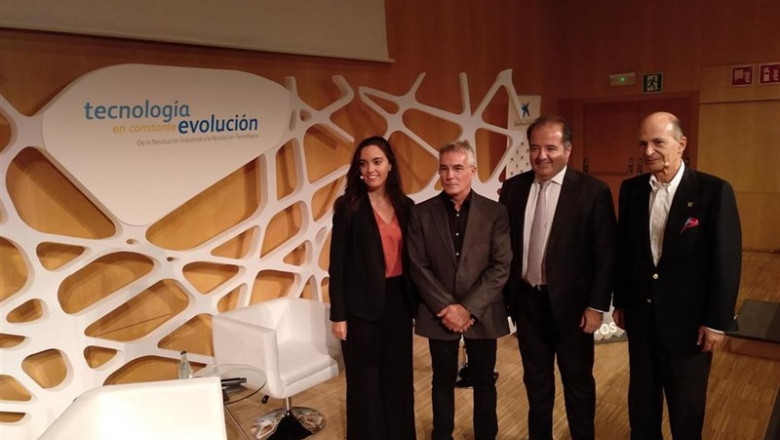 De izquierda a derecha: Marta García Aller, periodista; David Cantero, periodista; Sergio Rodríguez, presidente de la Fundación Pfizer, y Carlos Rodríguez Braun, catedrático de Historia del Pensamiento Económico de la Universidad Complutense. | PFIZER ep de izquierda a derecha marta garcia aller periodista david cantero periodista sergio rodriguez