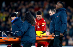 ep el jugador del liverpool alex oxlade-chamberlain anima al futbolista espanol del watford gerard