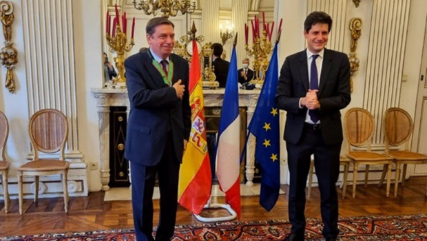 ep el ministro de agricultura pesca y alimentacion luis planas recibe condecoracion de francia