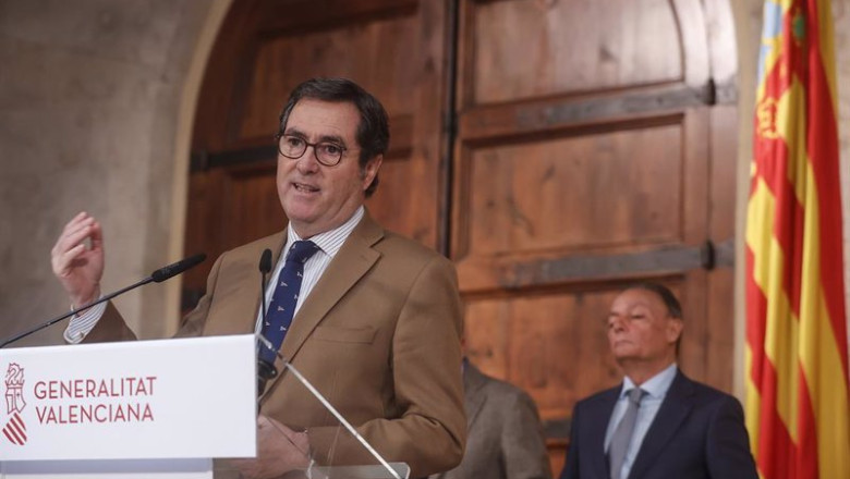El presidente de la CEOE, Antonio Garamendi, durante una rueda de prensa tras una reunión con el presidente de la CEV y el presidente de la Generalitat en el Palau de la Generalitat, a 18 de enero de 2024, en Valencia, Comunidad Valenciana (España). | Rober Solsona - Europa Press ep el presidente de la ceoe antonio garamendi durante una rueda de prensa tras una reunion con el