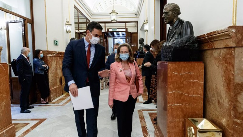 ep el presidente del gobierno pedro sanchez i y la ministra de economia y vicepresidenta tercera del