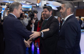 ep el presidente del partido popular alberto nunez feijoo saluda al presidente del gobierno de la
