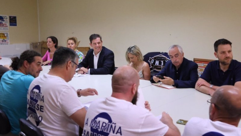 ep el secretario xeral del psdeg jose ramon gomez besteiro con miembros del comite de alcoa ep el secretario xeral del psdeg jose ramon gomez besteiro con miembros del comite de alcoa
