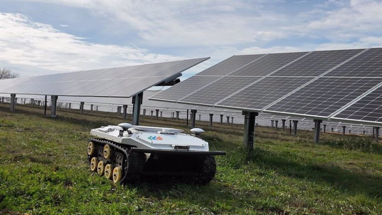 ep iberdrola trabaja en la planta fotovoltaica de villarino con un robot de inspeccion autonoma ep iberdrola trabaja en la planta fotovoltaica de villarino con un robot de inspeccion autonoma