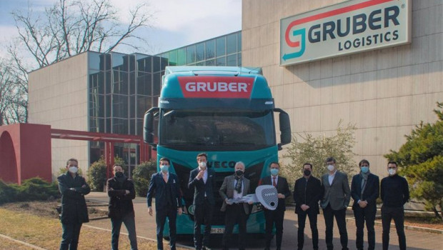ep iveco suministrara a la empresa italiana gruber logistics una flota de camiones iveco s-way para
