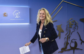 ep la diputada del psoe montse minguez ofrece una rueda de prensa en el congreso de los diputados a