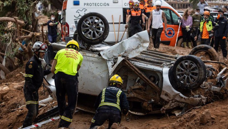 ep los servicios de emergencias buscan a una victima en un coche a 3 de noviembre de 2024 en ep los servicios de emergencias buscan a una victima en un coche a 3 de noviembre de 2024 en