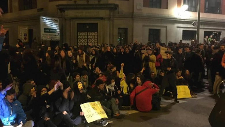 ep manifestantes en contra del desalojo de la ingobernable bloquean el trafico en un tramo del paseo ep manifestantes en contra del desalojo de la ingobernable bloquean el trafico en un tramo del paseo