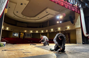 ep obras de renovacion del suelo de un teatro