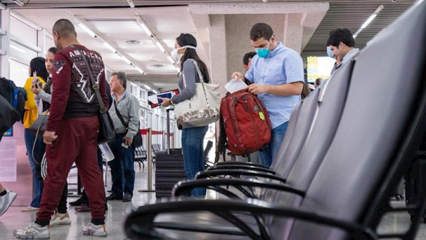 Passengers at airport | Ken Cedeno/ZUMA Wire/dpa ep pasajeros con mascarillas por el coronavirus en el aeropuerto de la lima honduras
