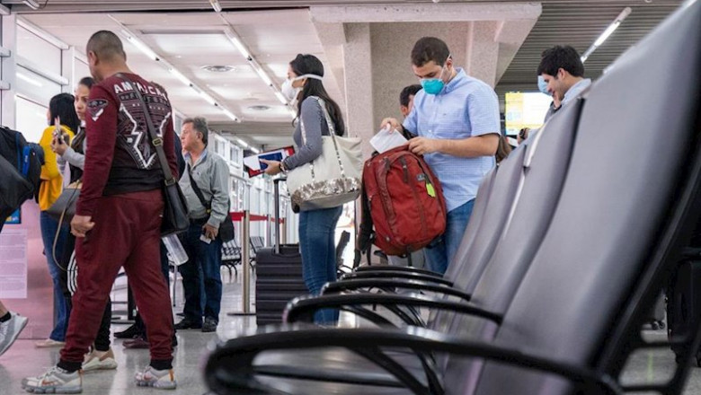 ep pasajeros con mascarillas por el coronavirus en el aeropuerto de la lima honduras