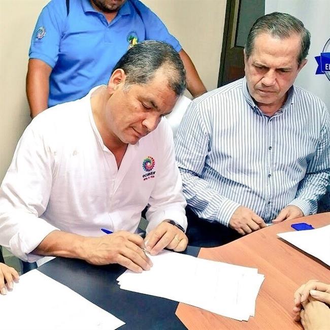 ep rafael correa firmasalidaalianza pais