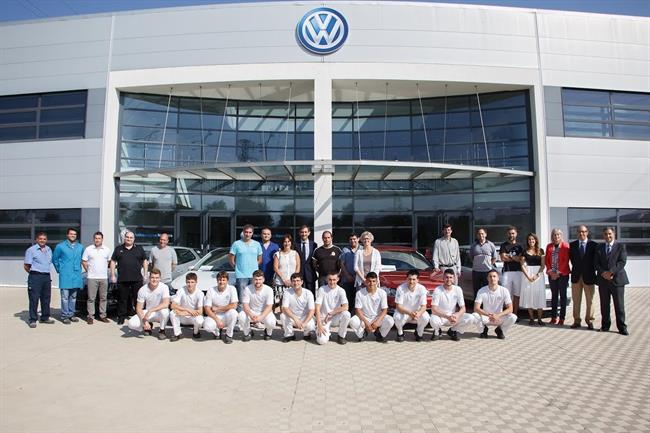 Responsables de Volkswagen Navarra y lo centros de FP | EP/VOLKSWAGEN NAVARRA ep responsablesvolkswagen navarralo centrosfp