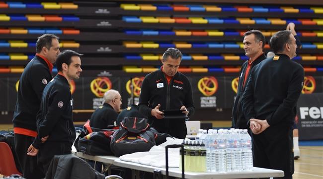 Sergio Scariolo y su cuerpo técnico con la selección española | LOF/FEB ep sergio scariolosu cuerpo tecnicola seleccion espanola