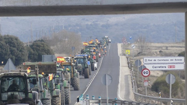 ep tractores durante una concentracion en molina de aragon