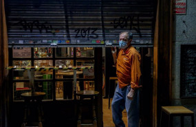ep un hombre cierra su restaurante el dia en el que se adelanta el cierre de hosteleria a las 2200h ep un hombre cierra su restaurante el dia en el que se adelanta el cierre de hosteleria a las 2200h