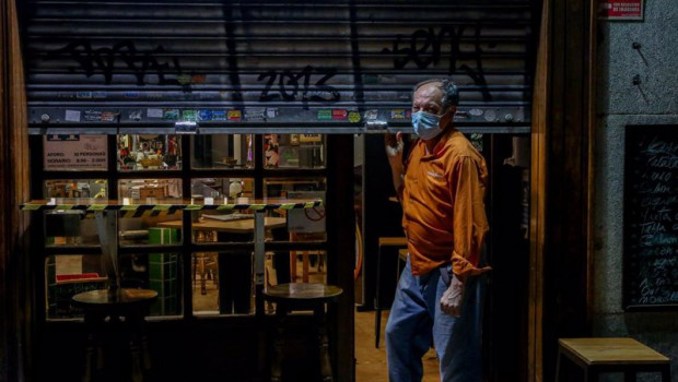 ep un hombre cierra su restaurante el dia en el que se adelanta el cierre de hosteleria a las 2200h