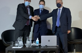 1649669149 de izquierda es carlos de la higuera el del centro el viceconsejero de econom a manuel llamas y el de la derecha pedro embidjpg 