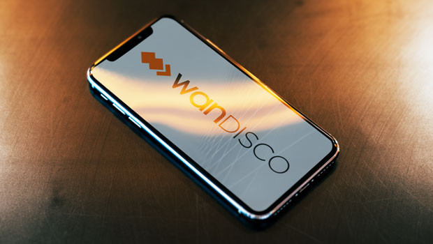 dl wandisco plc software de tecnología de objetivo y logotipo de software de servicios informáticos