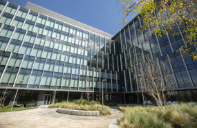 edificio de oficinas con iluminacin natural 20240710164011 