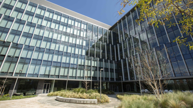 edificio de oficinas con iluminacin natural 20240710164011 