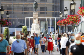 ep ambiente en malaga con personas con mascarillas