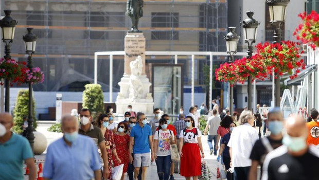 ep ambiente en malaga con personas con mascarillas