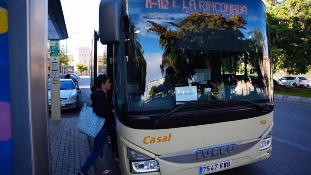ep archivo   autobus metropolitano con destino al municipio sevillano de la rinconada