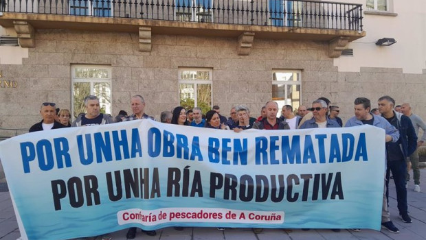 ep archivo   concentracion de mariscadores de la ria de o burgo