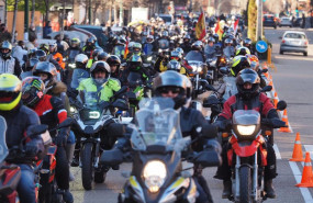 ep archivo   desfile de banderas de la 40 edicion de la concentracion motorista invernal pinguinos