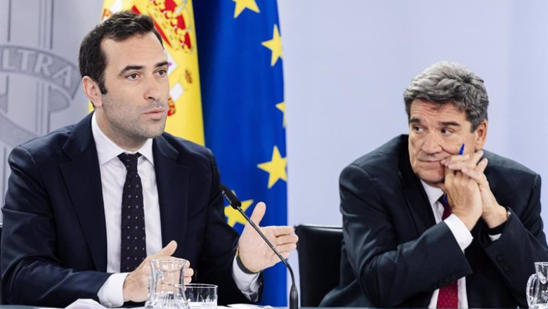 El ministro de Economía, Comercio y Empresa, Carlos Cuerpo (i) junto a José Luis Escrivá, nuevo gobernador del Banco de España. | Carlos Luján - Europa Press - Archivo ep archivo el ministro de economia comercio y empresa carlos cuerpo i junto a jose luis escriva