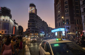 ep archivo el neon de schweppes iluminado en el numero 41 de gran via ep archivo el neon de schweppes iluminado en el numero 41 de gran via