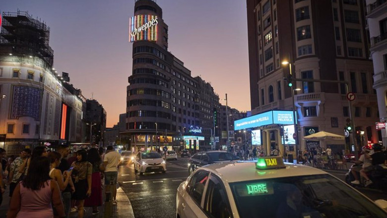 ep archivo el neon de schweppes iluminado en el numero 41 de gran via ep archivo el neon de schweppes iluminado en el numero 41 de gran via