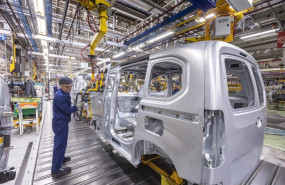 ep archivo   el sector del automovil espanol perdio 155300 empleados en 2024 un 655 menos