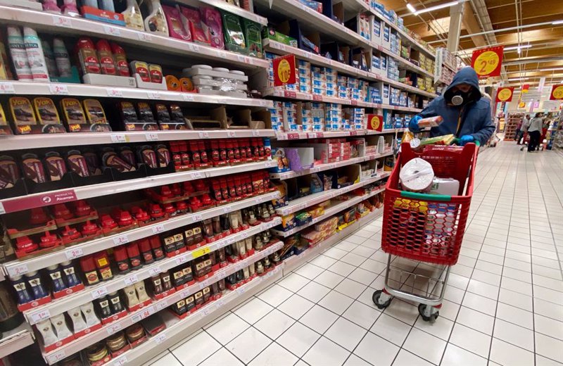 Mercadona y Carrefour suben sus precios más de un 10%, según la OCU