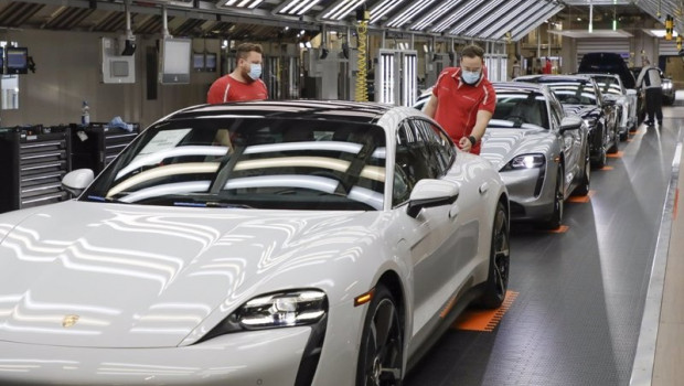 ep archivo   imagen de una fabrica de porsche