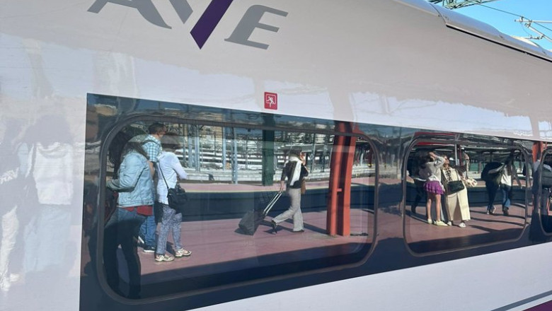 Archivo - Tren de alta velocidad de Renfe en una imagen de archivo | EUROPA PRESS - Archivo ep archivo tren de alta velocidad de renfe en una imagen de archivo