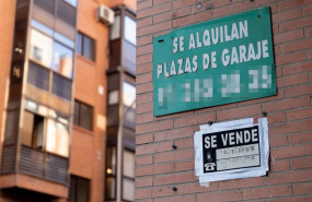 ep archivo   un cartel de se vende pegado a un edificio