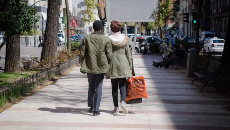 ep archivo una pareja de compras por madrid ep archivo una pareja de compras por madrid