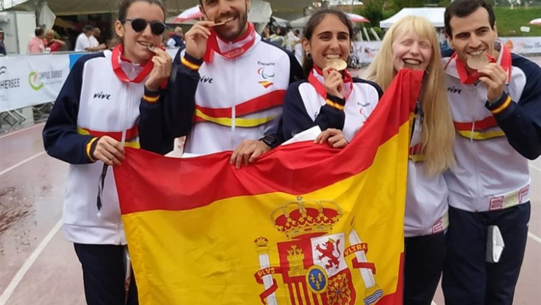 Atletas españoles celebran sus medallas en los Mundiales Júnior de Atletismo para Discapacitados | CPE ep atletas espanoles celebranmedallaslos mundiales junioratletismodiscapacitados