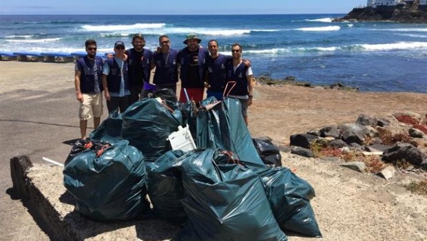 ep efectivossalvamento maritimo recogen residuosla playamoya