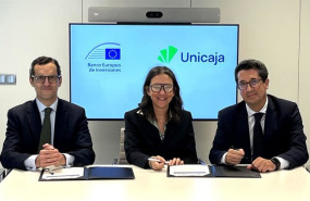 ep el director general de negocio de empresas de unicaja jesus ruano la directora de instituciones